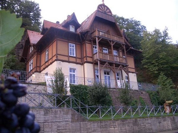 Teilansicht 2 Lwenvilla